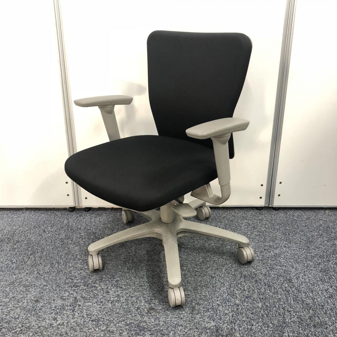 【快適な座り心地の定番商品】【おつとめ品】オカムラ製 カロッツァチェア ブラック　通常価格：11,700円
                        カロッツア
                                    中古
            