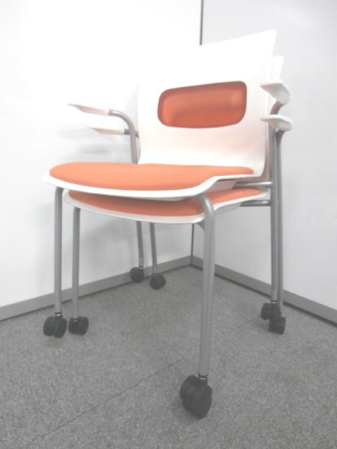 【注目商品！！2017年製！２脚セット！！スタッキングチェア】■コクヨ製　■スタッキングチェア　■ミーティングチェア　■オレンジ
                        その他シリーズ
                                    中古
            