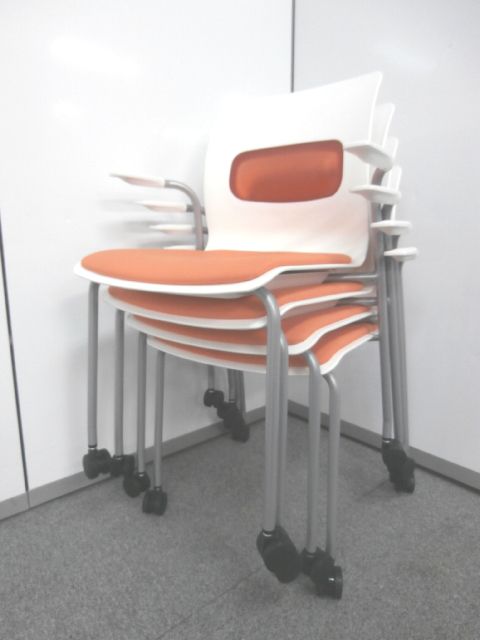 【注目商品！！2017年製！4脚セット！！スタッキングチェア】■コクヨ製　■スタッキングチェア　■ミーティングチェア　■オレンジ
                        その他シリーズ
                                    中古
            