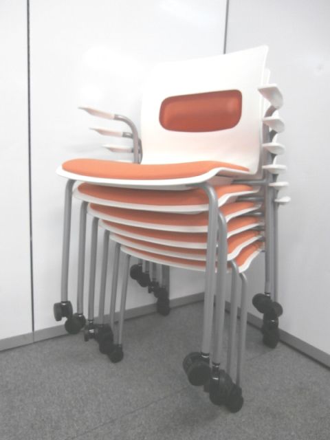 【注目商品！！2017年製！６脚セット！！スタッキングチェア】■コクヨ製　■スタッキングチェア　■ミーティングチェア　■オレンジ
                        その他シリーズ
                                    中古
            