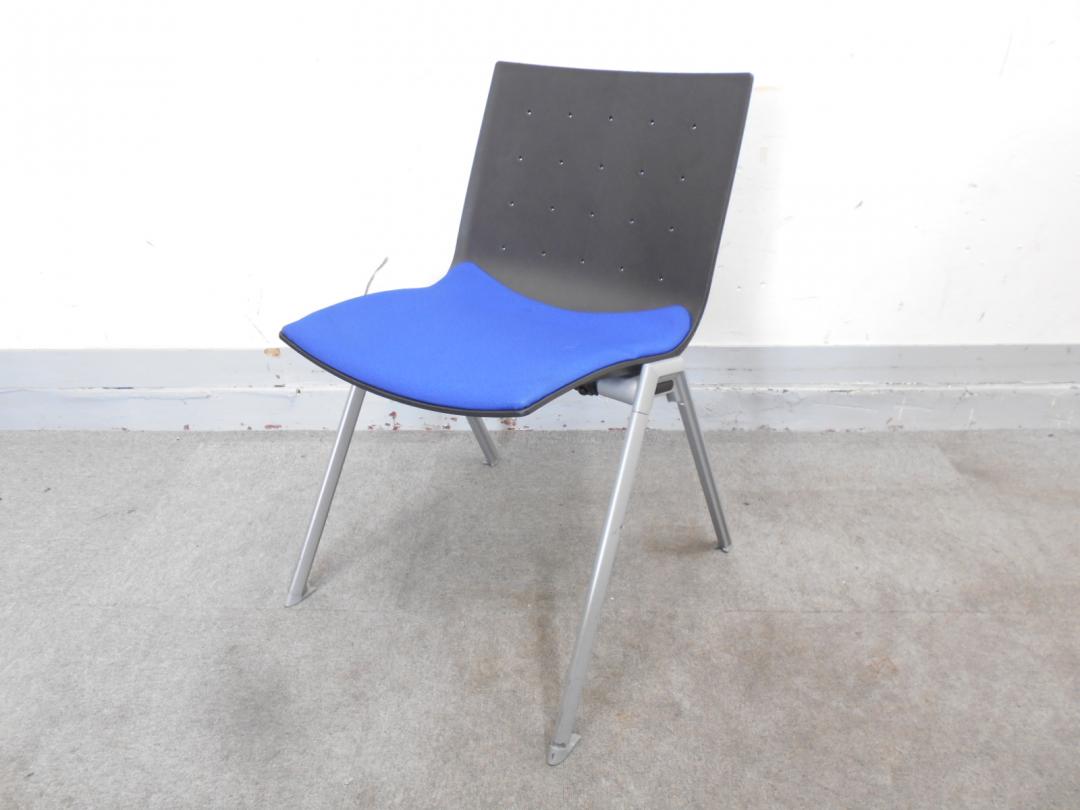 【KS】[状態良好]内田洋行　頑丈なスタッキングチェア　長く使うならこれ！
                        その他シリーズ
                                    中古
            