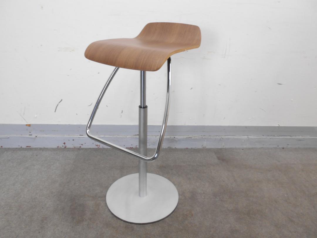 【KS】[カウンターチェア]中古では珍しいカウンターチェア！上下昇降機能もあります！
                        その他シリーズ
                                    中古
            