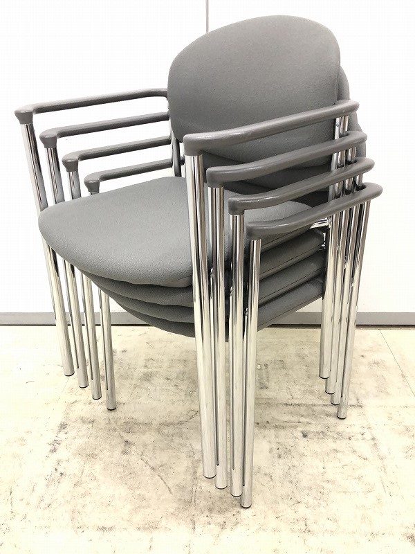 【4脚セット商品】落ち着いたグレーの会議用チェア　嬉しい肘付
                        その他シリーズ
                                    中古
            