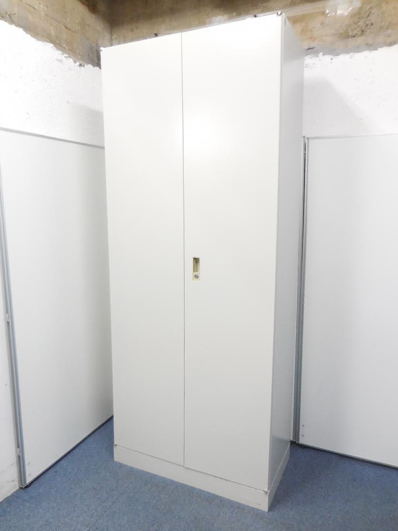 【限定一台！】オカムラ製の両開き書庫！6段タイプで収納力抜群！棚板調整
                        42
                                    中古
            