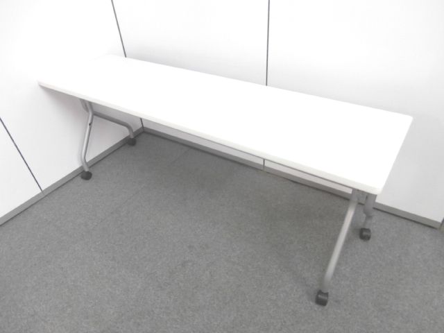 注目商品！！【キャスター付で移動もラクラクで天板の操作も片手でもできるくらい簡単です！！】
                        -
                                    中古
            