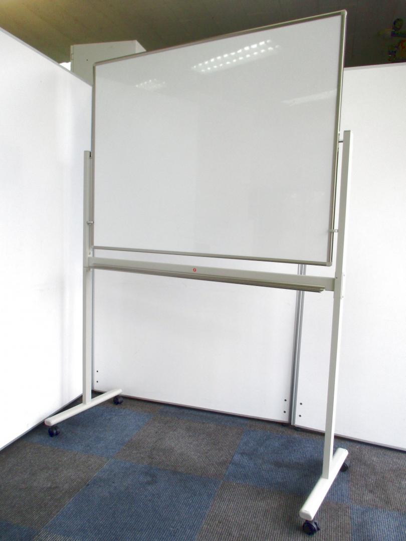 【凹みありの為特別価格！】両面脚付きホワイトボード！【移動が楽なキャスター付き！】
                        　
                                    中古
            