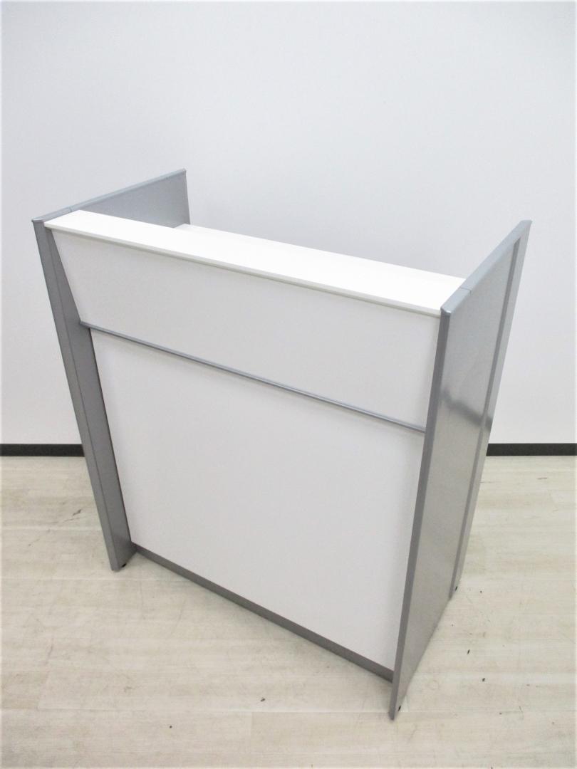 【1台限定！】定価11万のカウンターがこの価格で！　演台　コンセント、キャスター付き
                        -
                                    中古
            