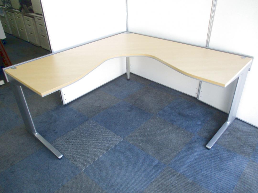 【限定1台の入荷！】パソコン2～3台置けます！【お洒落なL字デスク！】
                        その他シリーズ
                                    中古
            