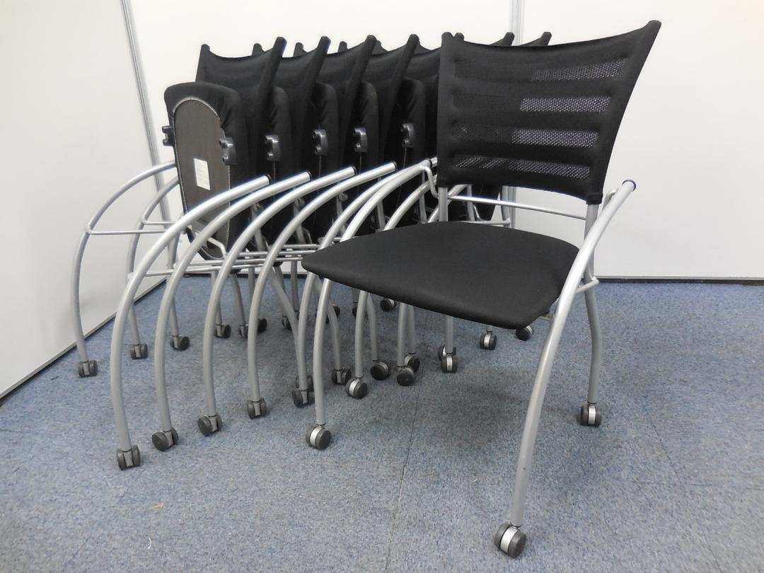 【8脚セット商品】キャスター付でスムーズな移動が可能！重ねて収納も出来るネスティングチェアがセットで提案！
                        プリエ2
                                    中古
            