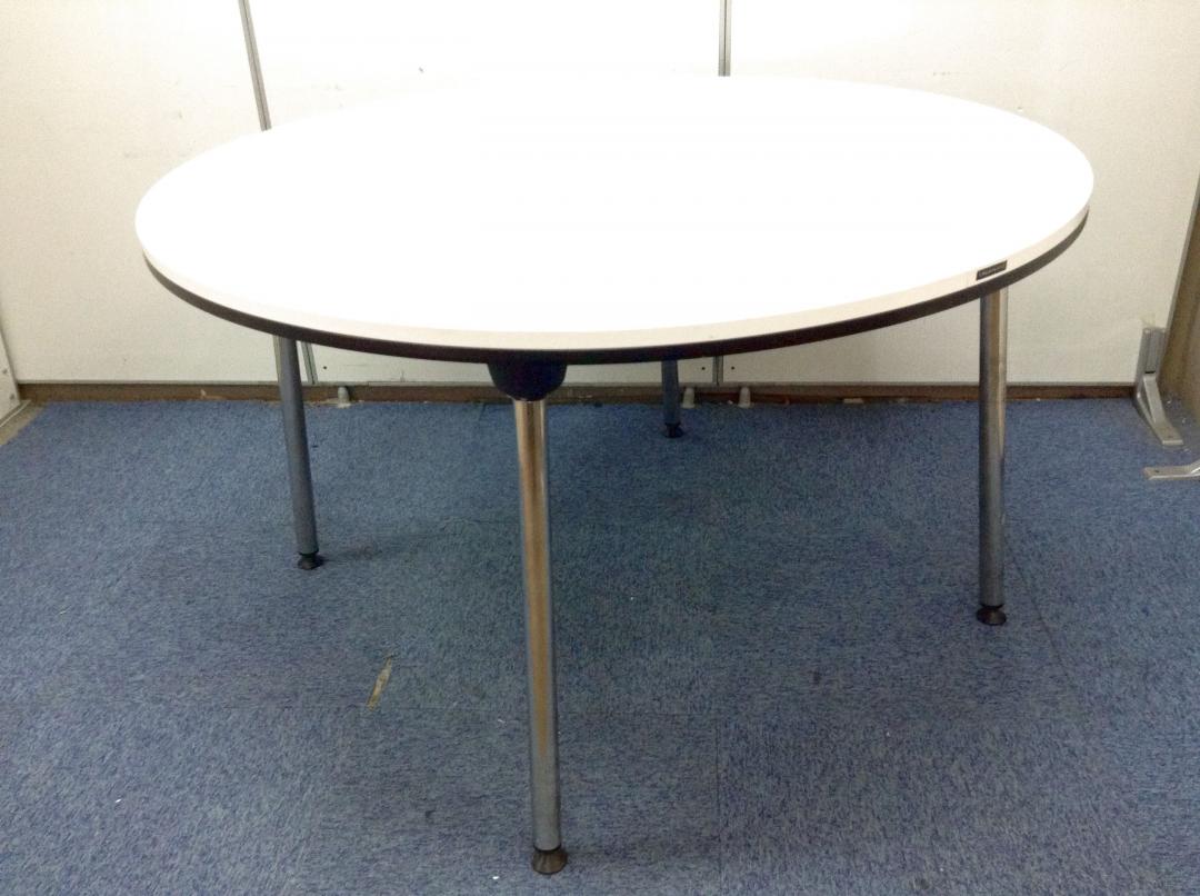 【定価15万がこの価格!?】オカムラ製│　丸テーブル!　しっかりした造り!
                        ウォグ
                                    中古
            