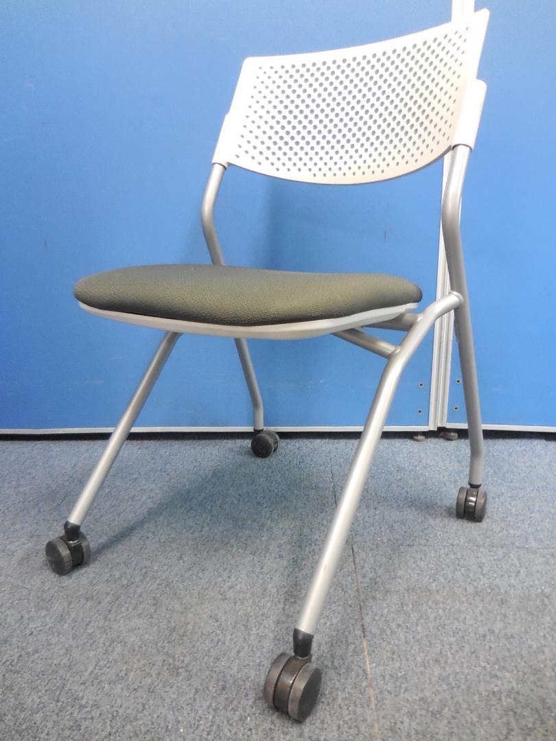 【2014年製！】国産メーカーのネスティングチェアが6脚入荷！ホワイト×グレーのデザインがおすすめ！
                        その他シリーズ
                                    中古
            