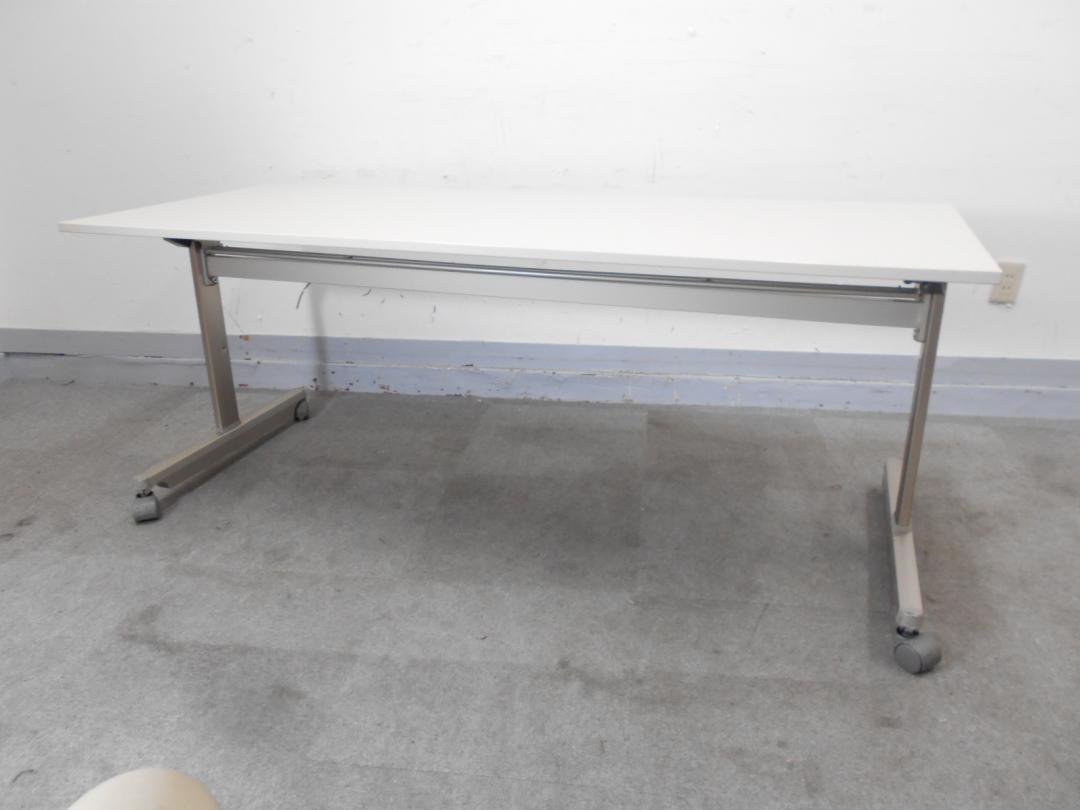 【KS】[奥行75cm]コクヨ　サイドスタックテーブル　天板畳んでコンパクトにスタックできます
                        その他シリーズ
                                    中古
            