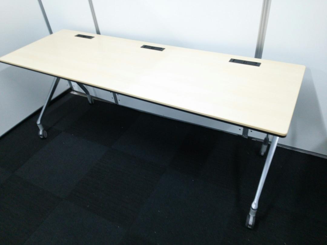 【折り畳み、キャスター付で移動可能な便利テーブル】研修や打ち合わせにいかがですか？
                        インターアクト MT
                                    中古
            