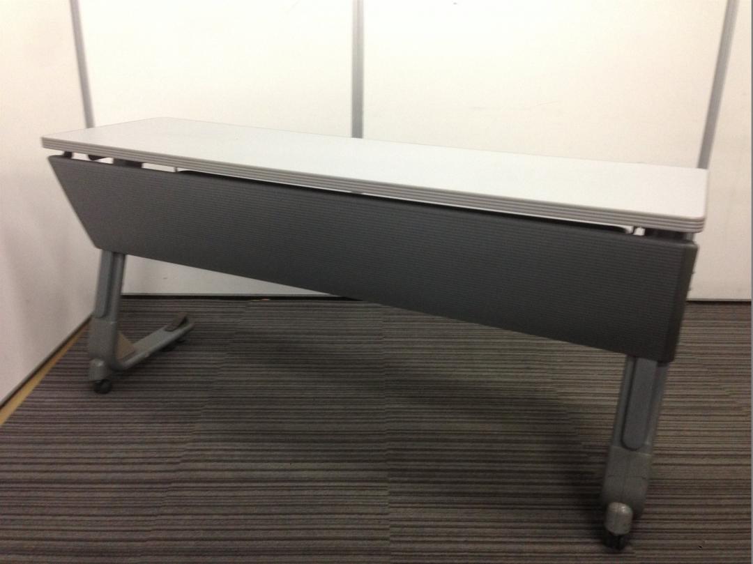 【5台入荷！】女性も安心の天板付き！状態良好のサイドスタックテーブル！【イトーキ製！】
                        その他シリーズ
                                    中古
            