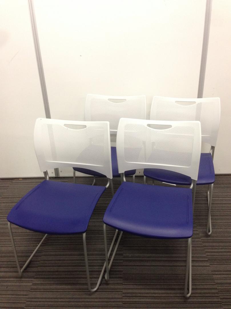 【新古品が4脚セットでお買い得！】便利でオシャレなスタッキングチェア！【4セットあります！】
                        MC-Mシリーズ
                                    新品
            