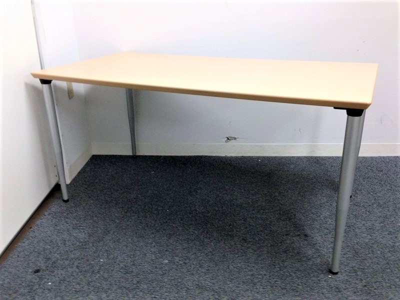 【木目調天板のちょうどいいサイズ】プラス製　ミーティングテーブル
                        XM
                                    中古
            