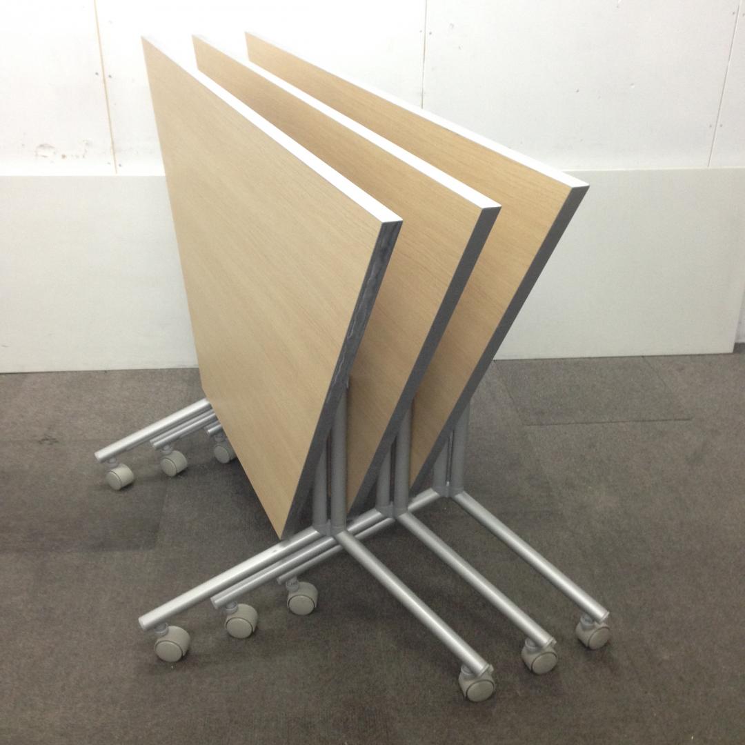 【9月納品までの限定価格】【現行品モデル】中古品では希少なサイドスタックテーブル入荷！
                        フェズリー
                                    中古
            