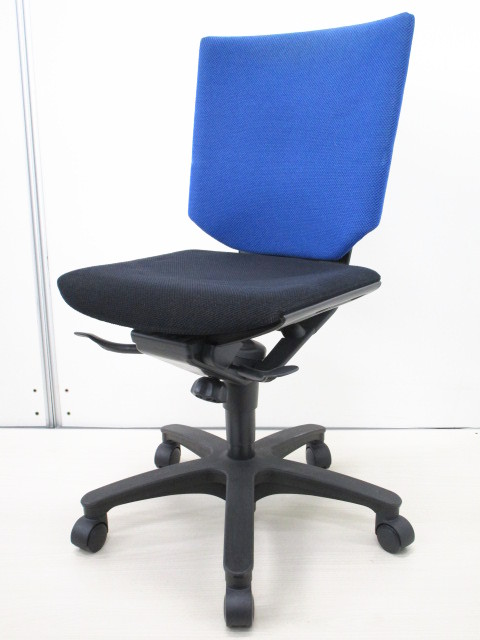 【コスパに優れたチェア!!】永年愛されているシリーズ!!景観を損ねないシンプルなデザイン!!【布部分に擦れがあるため、特別価格!!】
                        トリノ
                                    中古
            