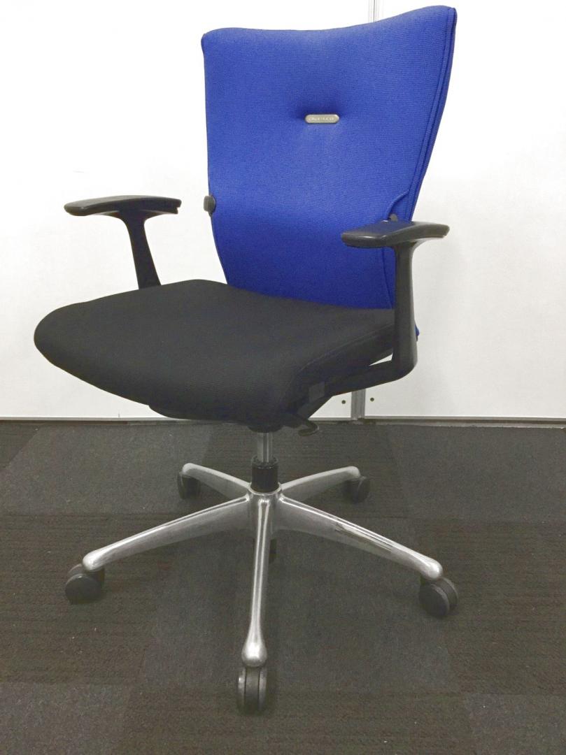 【固定肘】OA肘付チェア！！ 鮮やかなブルー！！人気色です！！【サイドファスナー】

                        フィーゴ 
                                    中古
            
