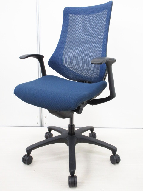 【今なら4脚揃います！】フィット＆フリー！腰はしっかりと支えて上半身は自由に動かせる設計！新しい座り心地を是非体感してください！
                        エフ
                                    中古
            