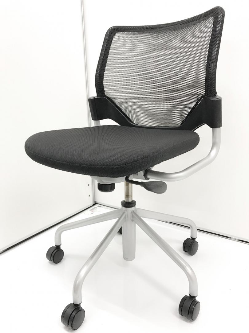 【上下昇降できます！】岡村製作所 エアリチェア ブラック色■人気のメッシュ生地【お洒落】
                        エアリ
                                    中古
            