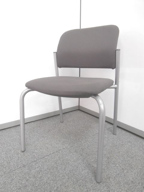 【落ち着いたカラーがオフィスにマッチ・スタッキングチェア】■コクヨ製　■スタッキングチェア　■グレー　■ミーティングチェア
                        １００シリーズ
                                    中古
            