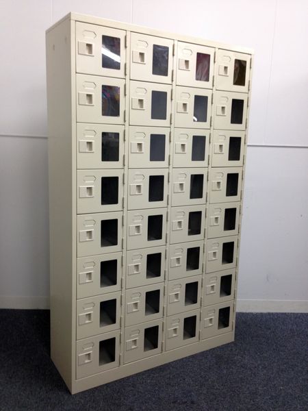 【レア】【7台入荷しました！】窓付き シューズボックス 4×8の32人用
                        その他のシリーズ
                                    中古
            