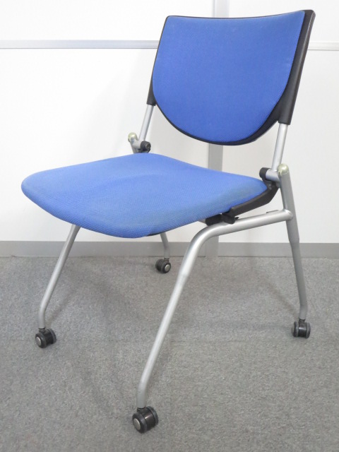 【フレキシブルに使える！】■プロスタック　ネスティングチェア　ブルー【おつとめ品！】
                        プロスタック 
                                    中古
            