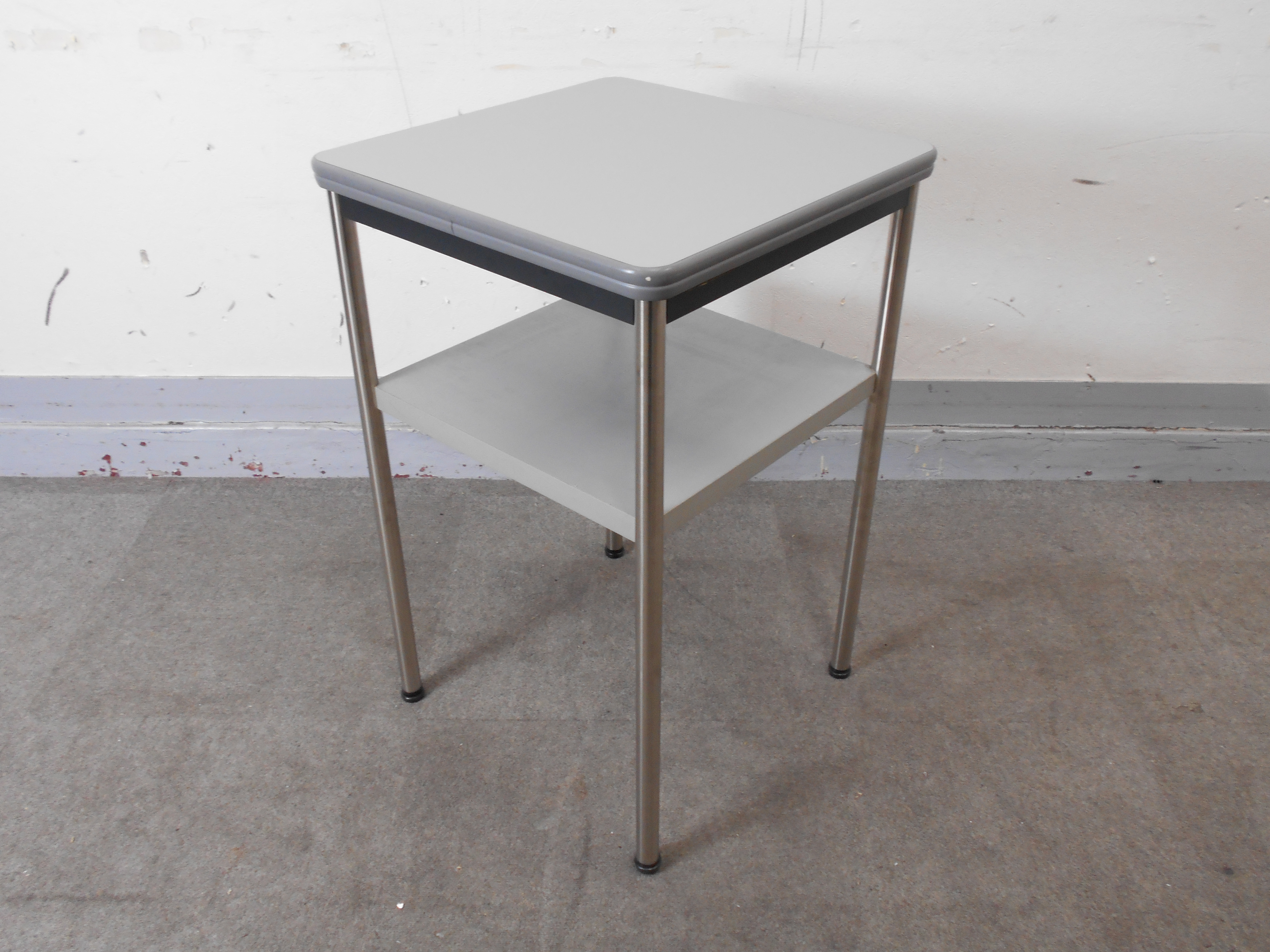 【KS】[天板に小さな凹みがありますのでこの価格！]イトーキ　電話台　入り口に置くと何かと便利です！
                        　
                                    中古
            