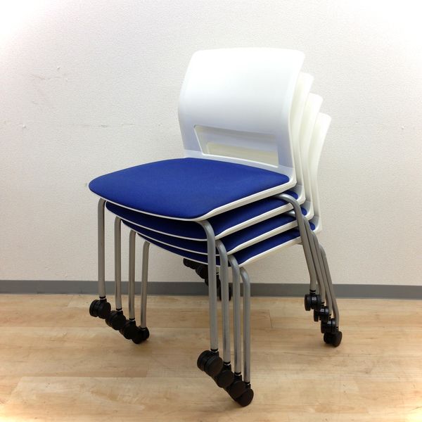 【4脚を1セットにまとめたセット割引商品!!】会議用や応接室用、休憩室用にもご使用いただける商品となります。
                        160シリーズ
                                    中古
            