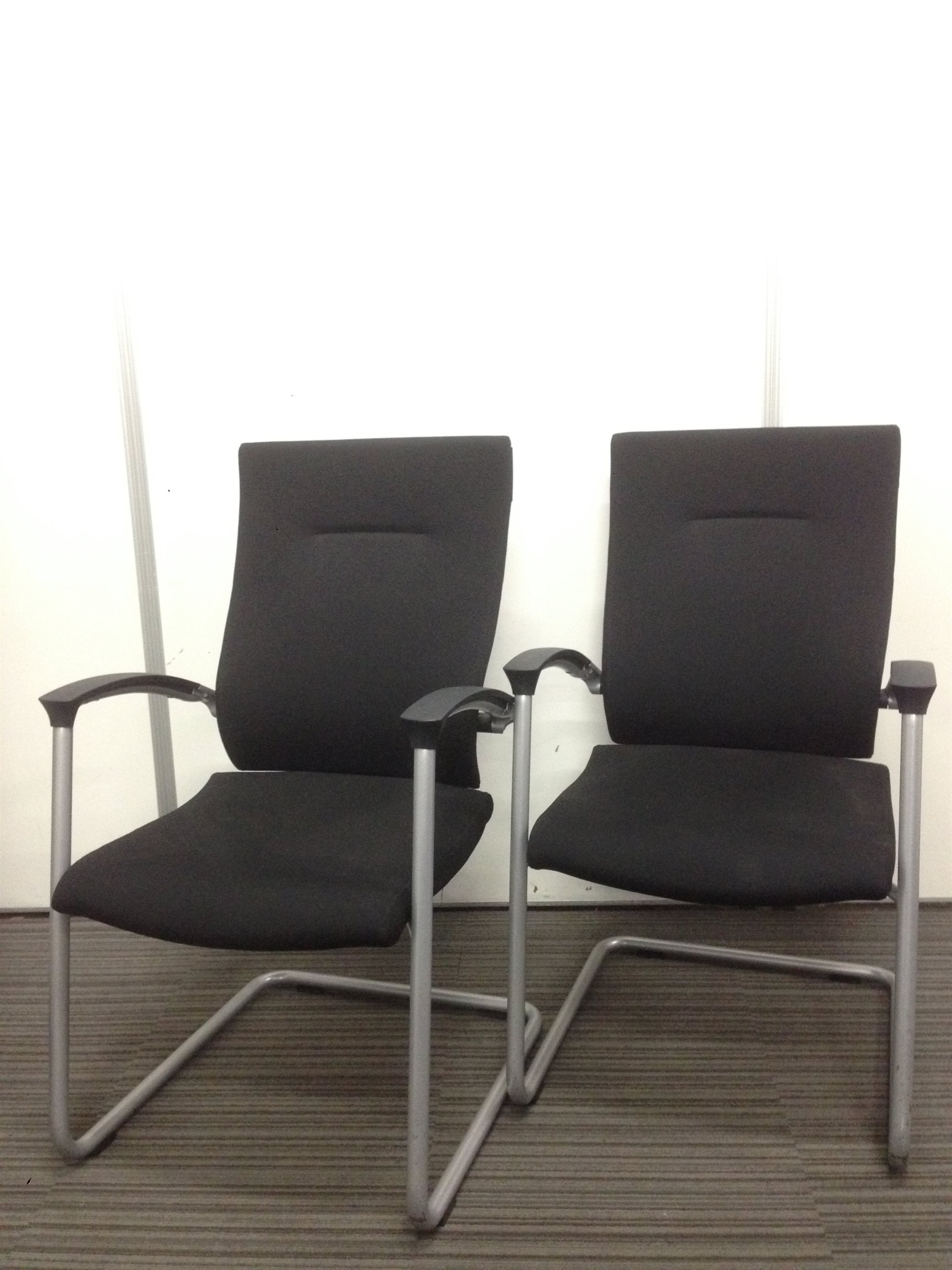 【2脚セット】ウィルクハーン製｜ブラックでオシャレなスタッキングチェア入荷致しました！お得な2脚セットです！
                        不明
                                    中古
            