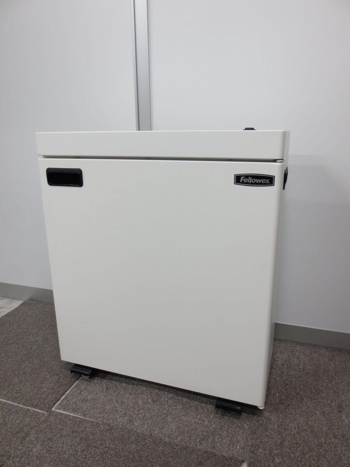 【人気のコンパクトモデル】マイクロカットで安全性高いシュレッダー【連続使用時間30分】
                        Jシリーズ
                                    中古
            