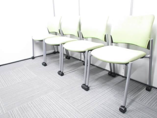 [4脚セット][シンプルデザインで使いやすい!]ローコスト　ミーティングチェア　8147シリーズ　キャスター付き＆上に重ねて収納可能!
                        その他シリーズ
                                    中古
            