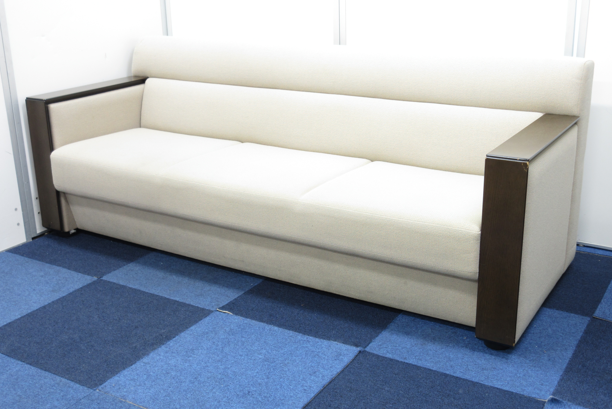 【一部目立つ傷がある為、特価!!】重厚感ある3人用ソファー!!国内トップメーカーのオカムラ製で座り心地抜群!!
                        その他シリーズ
                                    中古
            