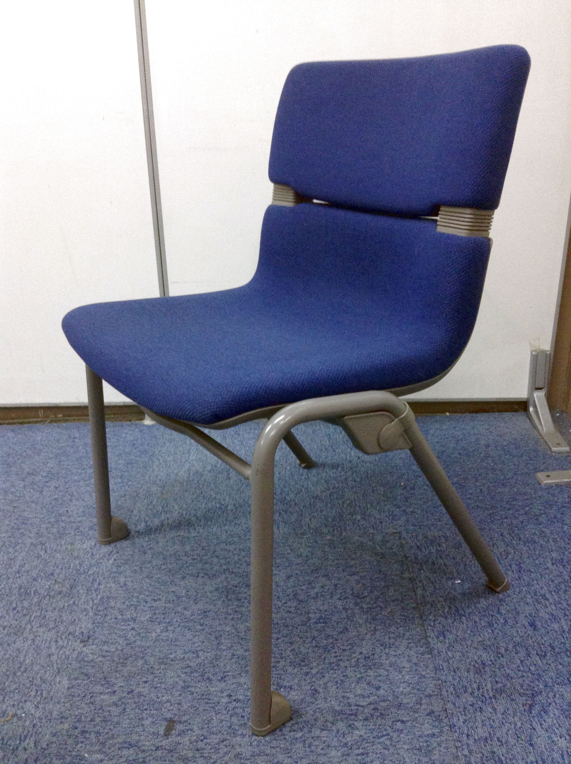 【シンプルデザインがいい!!】コスパ重視の方必見のチェアとなっております!
                        バーテブラ
                                    中古
            