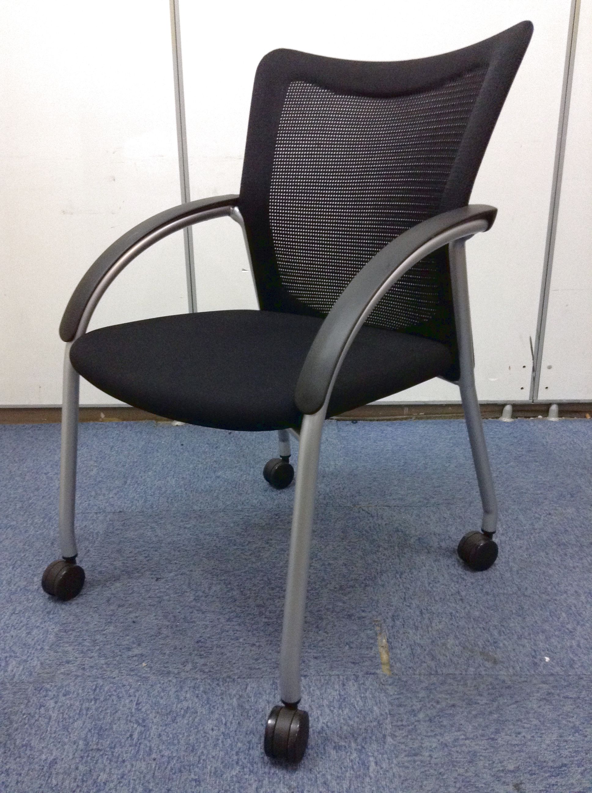 【とにかくデザインがかっこいい!!】4脚入荷！　イトーキ製│　ミーティングチェア
                        その他シリーズ
                                    中古
            