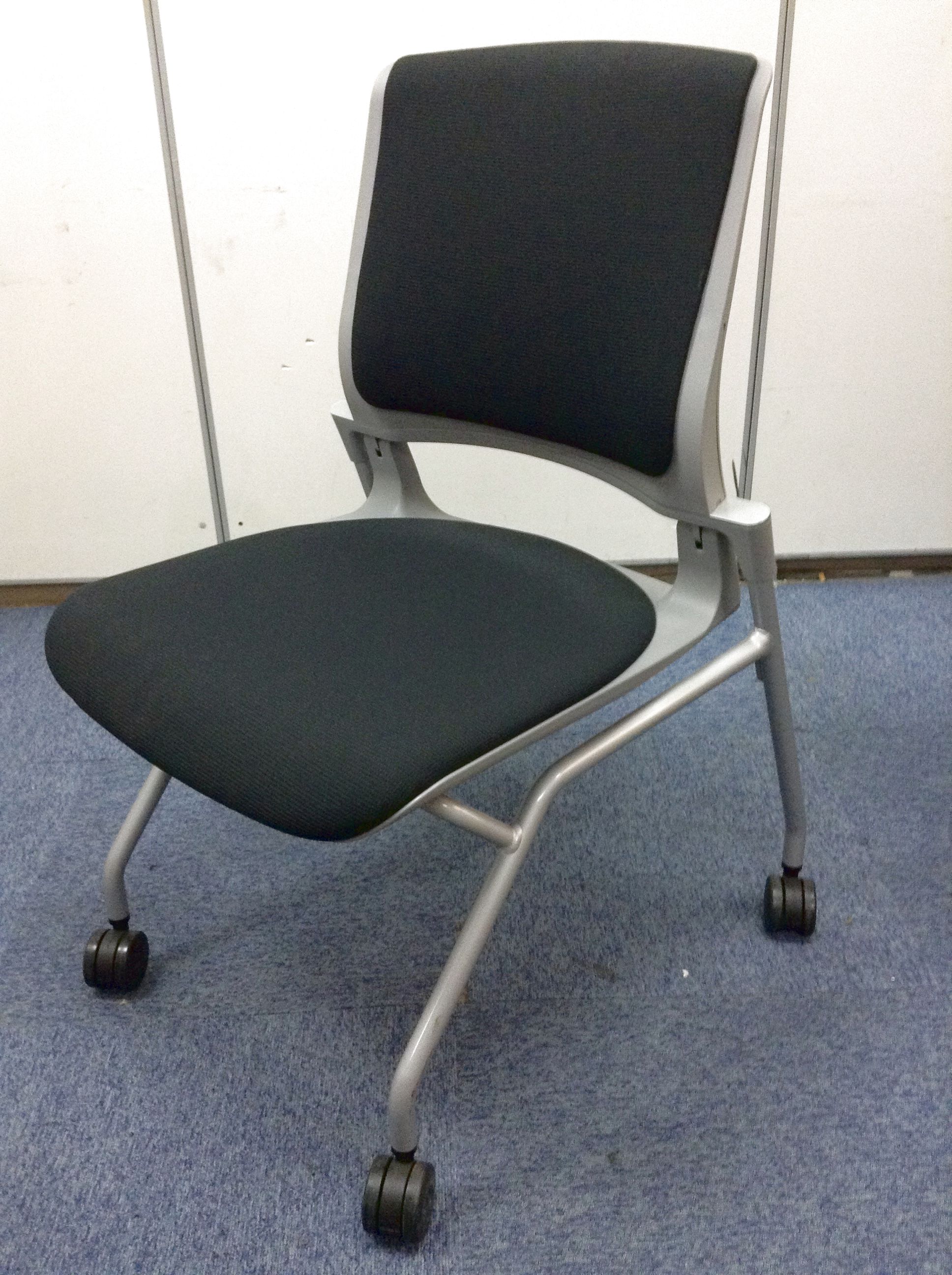 【特別価格!】コクヨ製　シンプルなネスティングチェア!
                        その他シリーズ
                                    中古
            