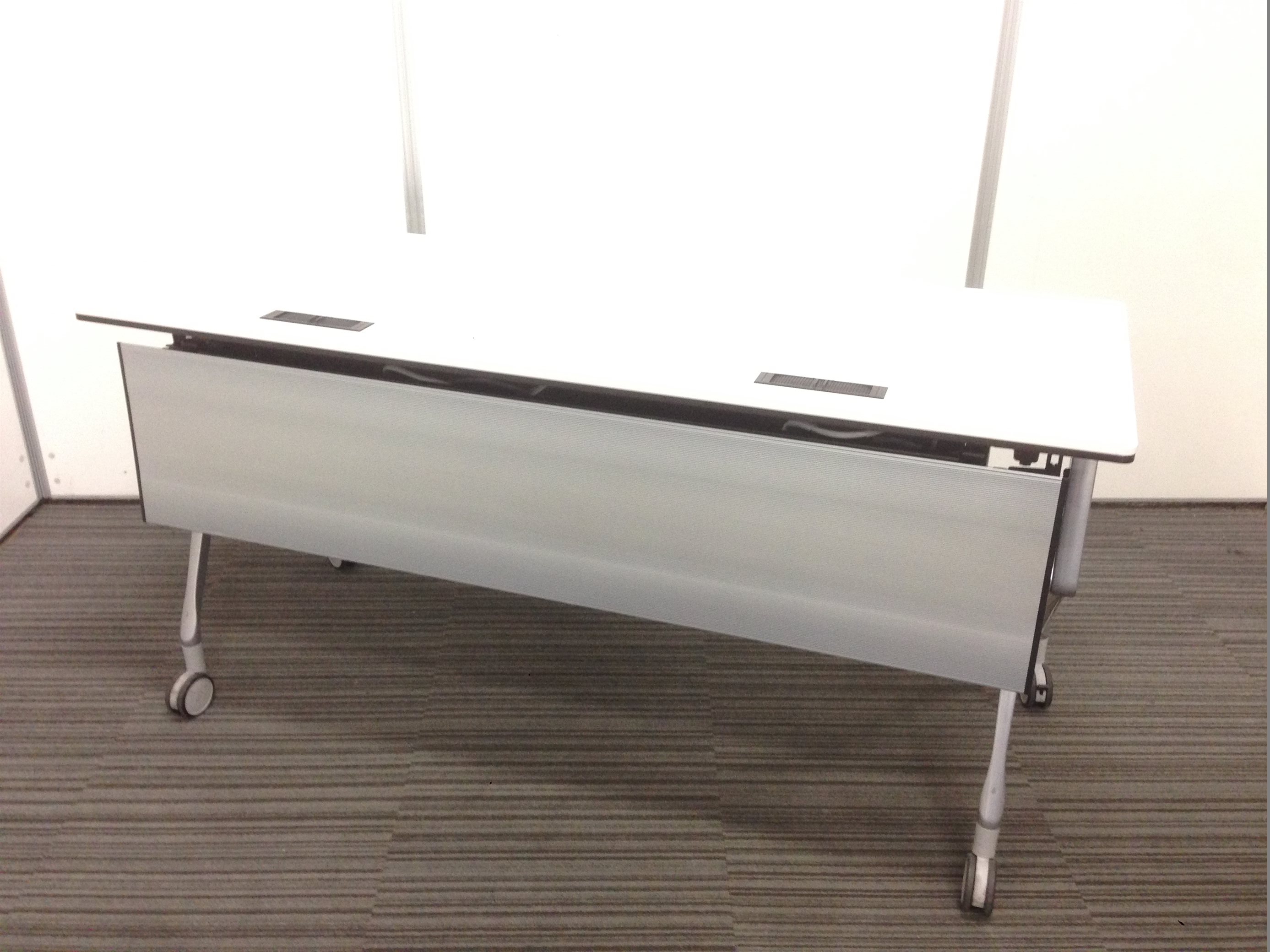 【様々な用途に対応！】オカムラ製W1500D600のサイドスタックテーブル！【人気のホワイト色！】
                        その他シリーズ
                                    中古
            