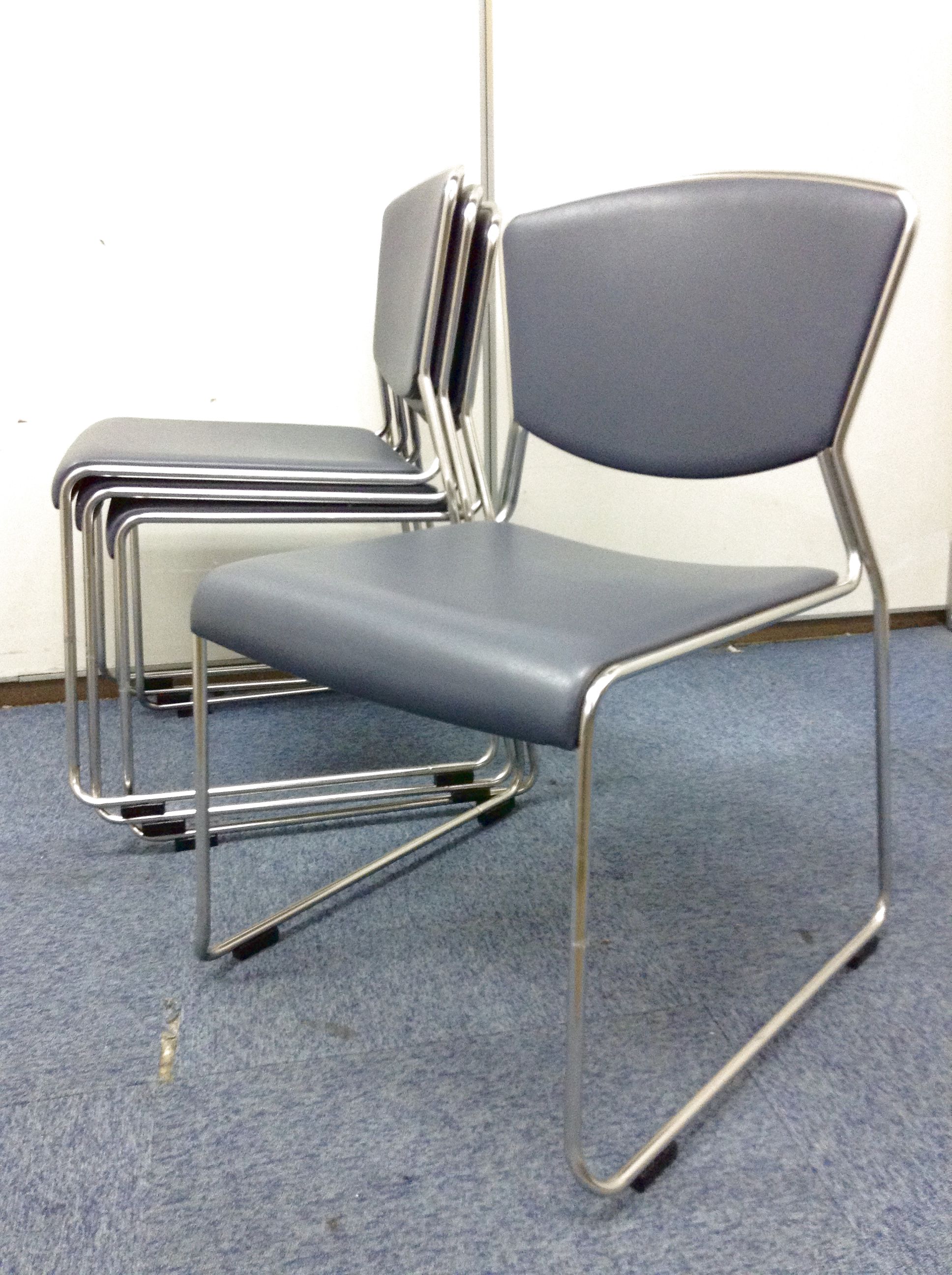 【４脚セット!!】場所をとらないスタッキングチェア!
                        その他シリーズ
                                    中古
            