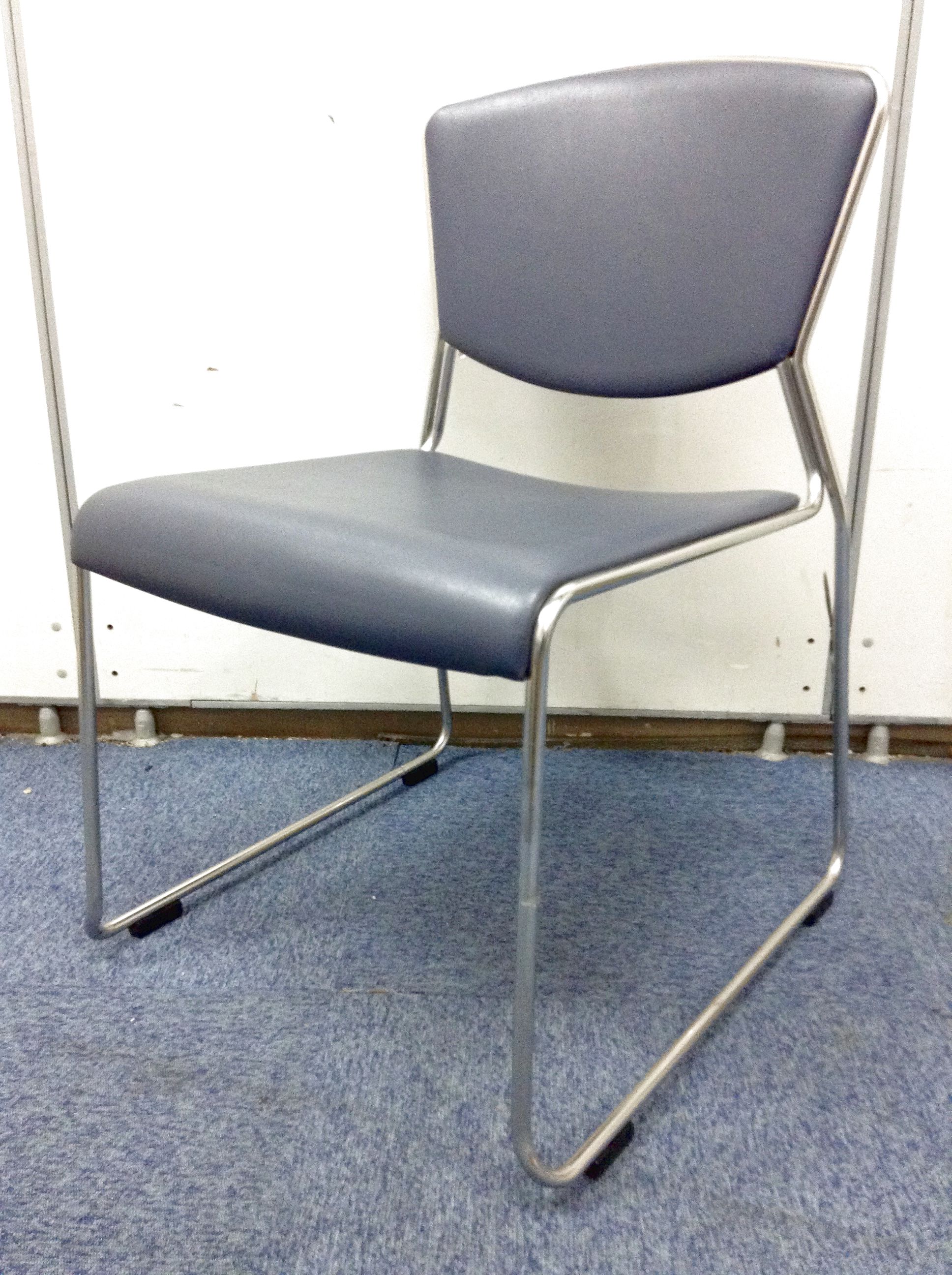 【17脚入荷しました！】イトーキ製　スタッキングチェア
                        その他シリーズ
                                    中古
            