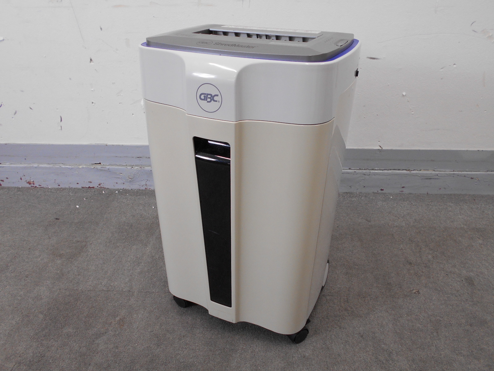 【KS】【コンパクトサイズ】アコ・ブランズ・ジャパン製・シュレッダー　15枚裁断　
　
                        GCS36DM
                                    中古
            