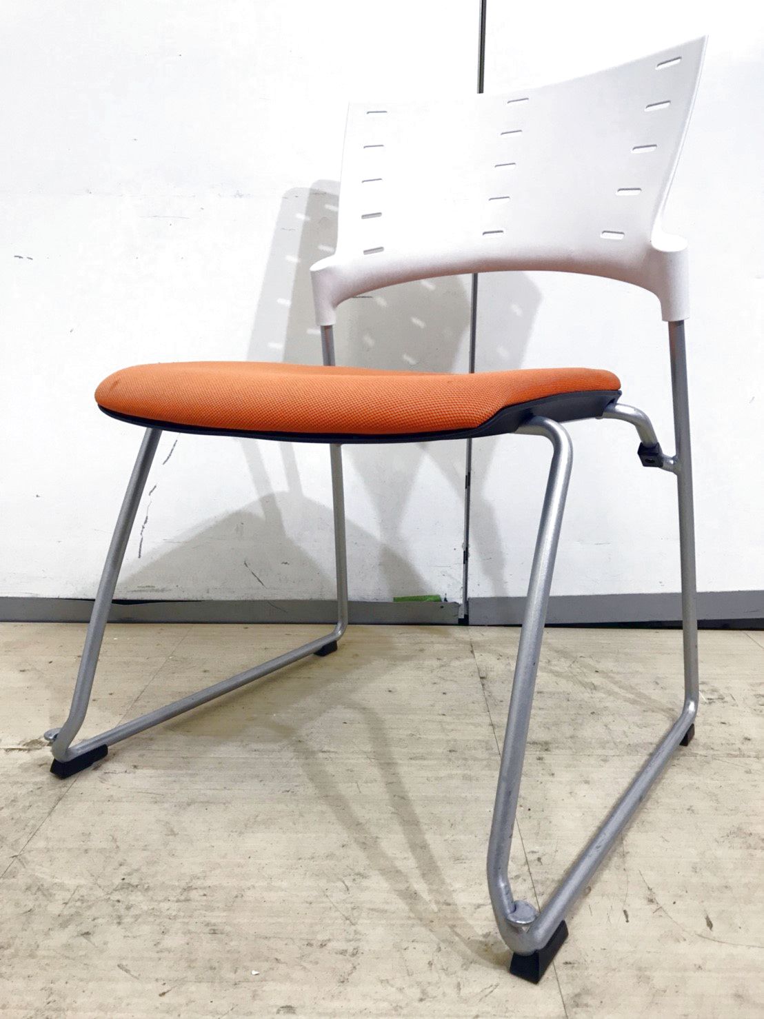 【2脚限定】イトーキ製品のマノスシリーズのスタッキングチェアの入荷です！店舗に2脚しか在庫ございませんので、お安く販売しております！
                        マノス
                                    中古
            