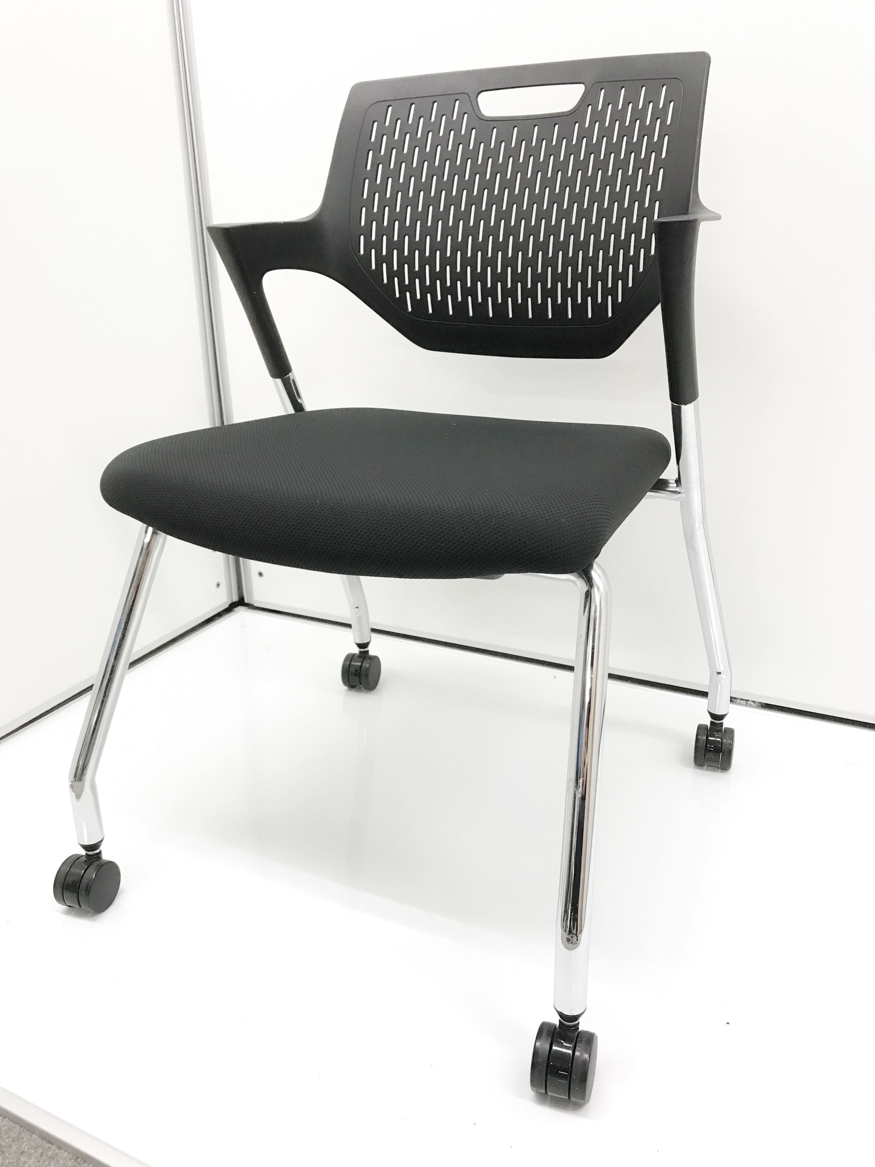 【状態良好◎】オカムラ製のパートチェア【重ねて収納】【キャスター良好◎】
                        パート
                                    中古
            