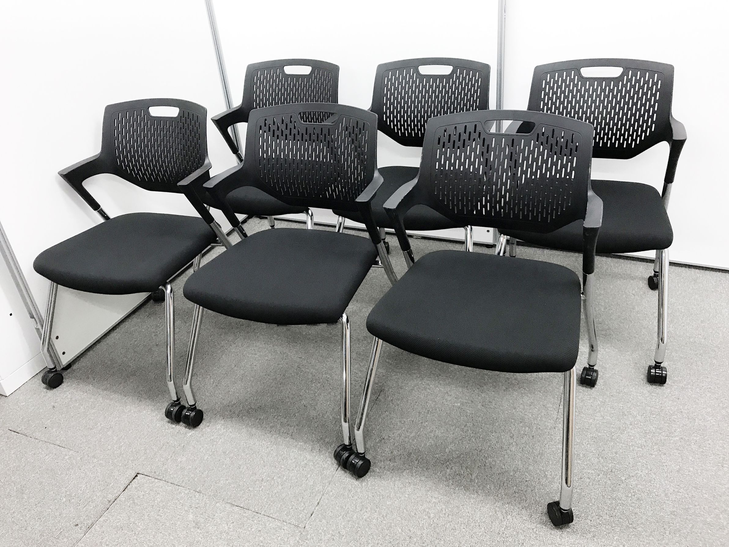 【お得な6脚セット！】【状態良好◎】オカムラ製のパートチェア【重ねて収納】【キャスター良好◎】
                        パート
                                    中古
            