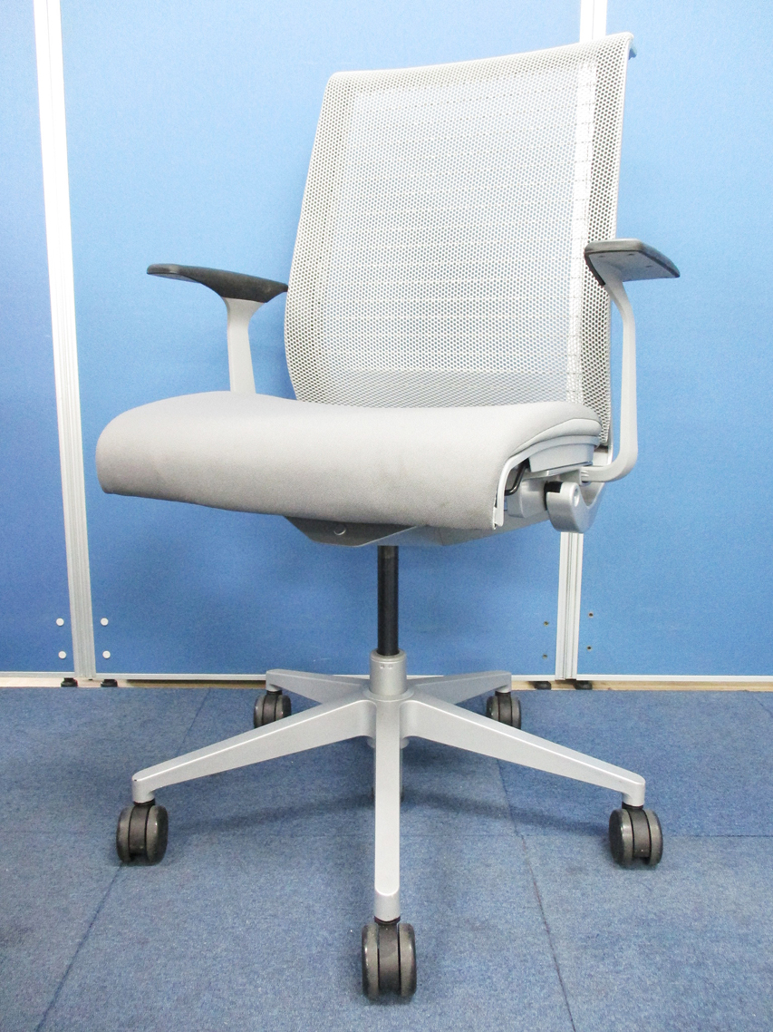 【残り2脚！】シンクチェアでは珍しいシルバー色！【洗練されたデザイン！】
                        シンクチェア
                                    中古
            