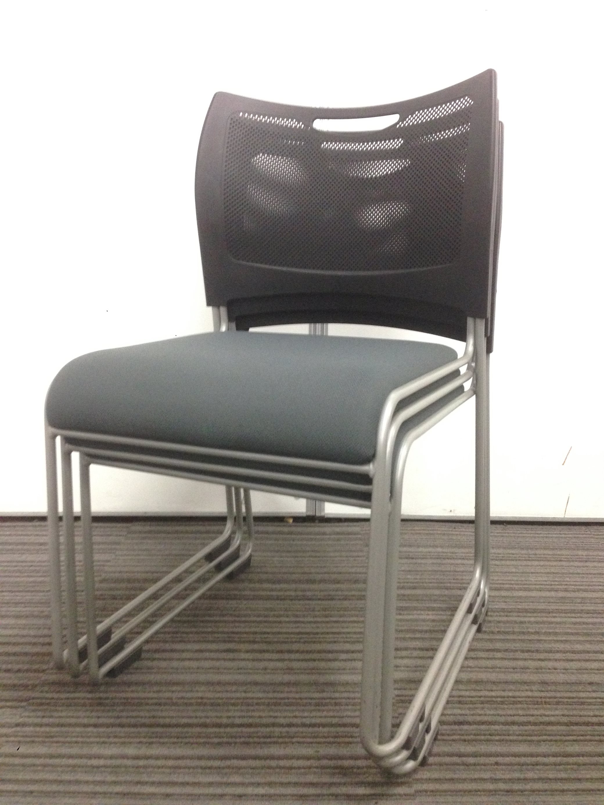 【3脚セットでお買い得！】使い勝手抜群のスタッキングチェアがセットでお求め安くなっております！【限定1セット！】
                        その他シリーズ
                                    中古
            