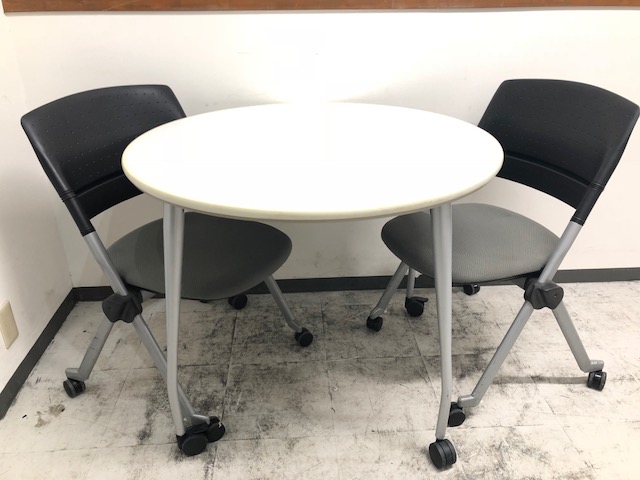 2人用｜丸テーブル+ミーティングチェア*2脚｜会議室・休憩室
                        その他シリーズ
                                    中古
            