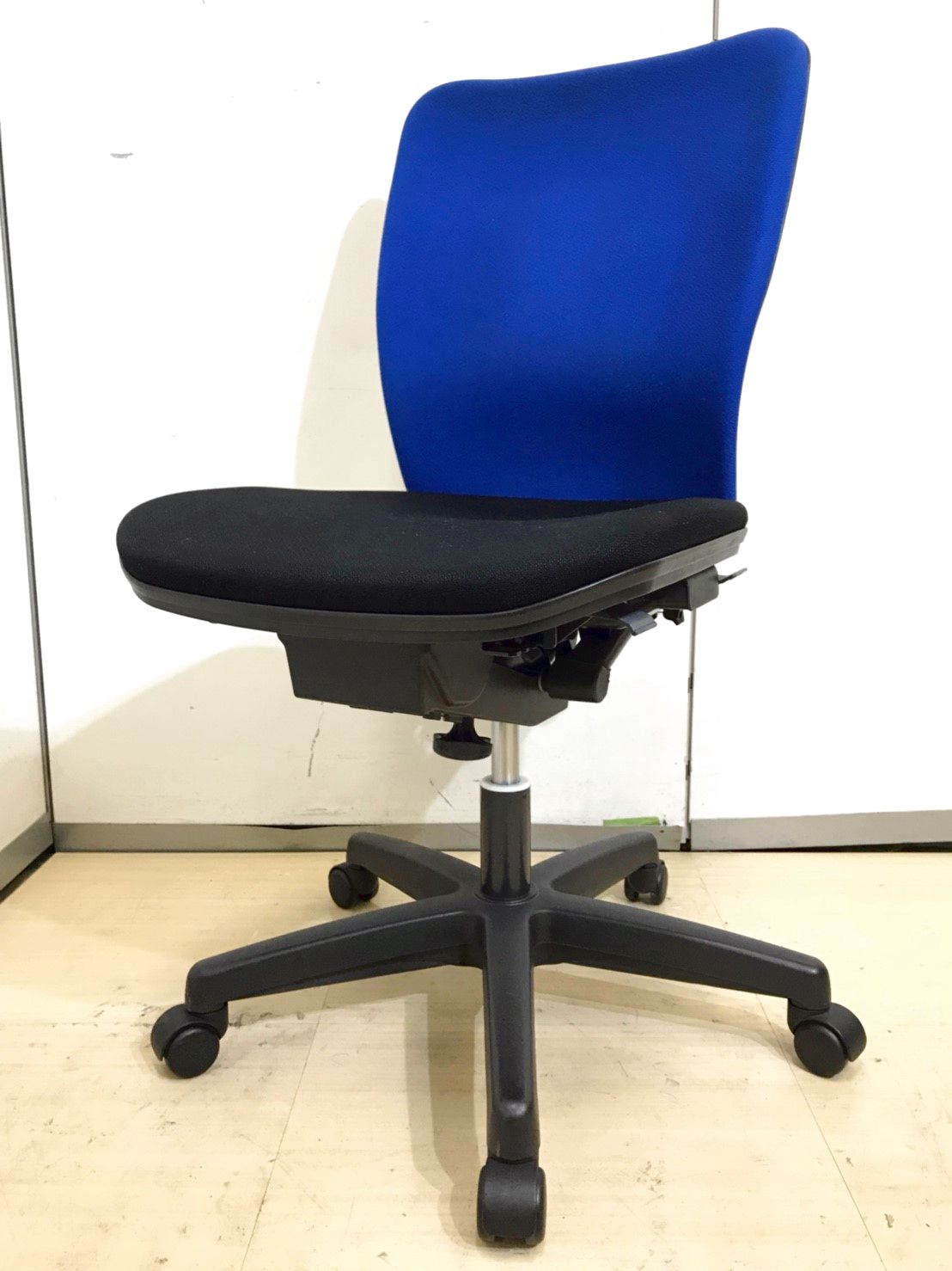 【40脚入荷】【大量入荷！！】スタンダード事務用チェア　オフィスに定番！！
                        Belfino
                                    中古
            