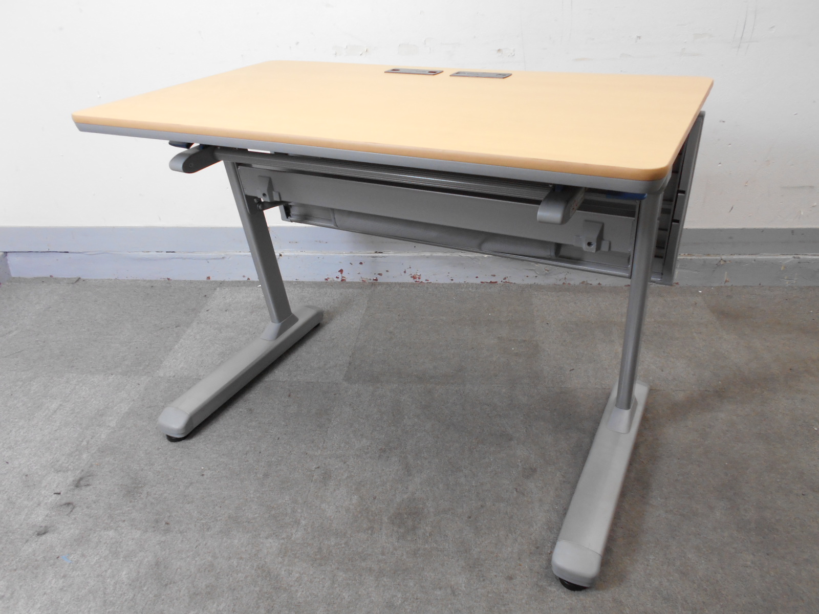 【KS】【4台入荷】コンパクトサイズのサイドスタックテーブル！水平スタックが可能なので場所に困りません！
                        その他シリーズ
                                    中古
            