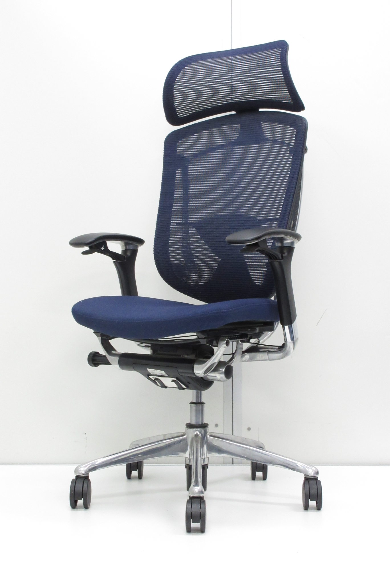 【中古激レア品、大型ヘッドレスト付き!!】全国の椅子愛好家からも絶大な支持!!【中古で買えるのは錦糸町店だけ!?】
                        コンテッサ
                                    中古
            